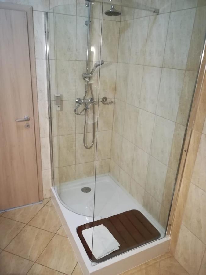 Hotel Dennis Mediaş Zewnętrze zdjęcie