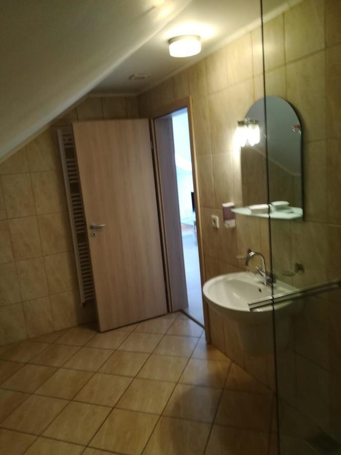 Hotel Dennis Mediaş Zewnętrze zdjęcie