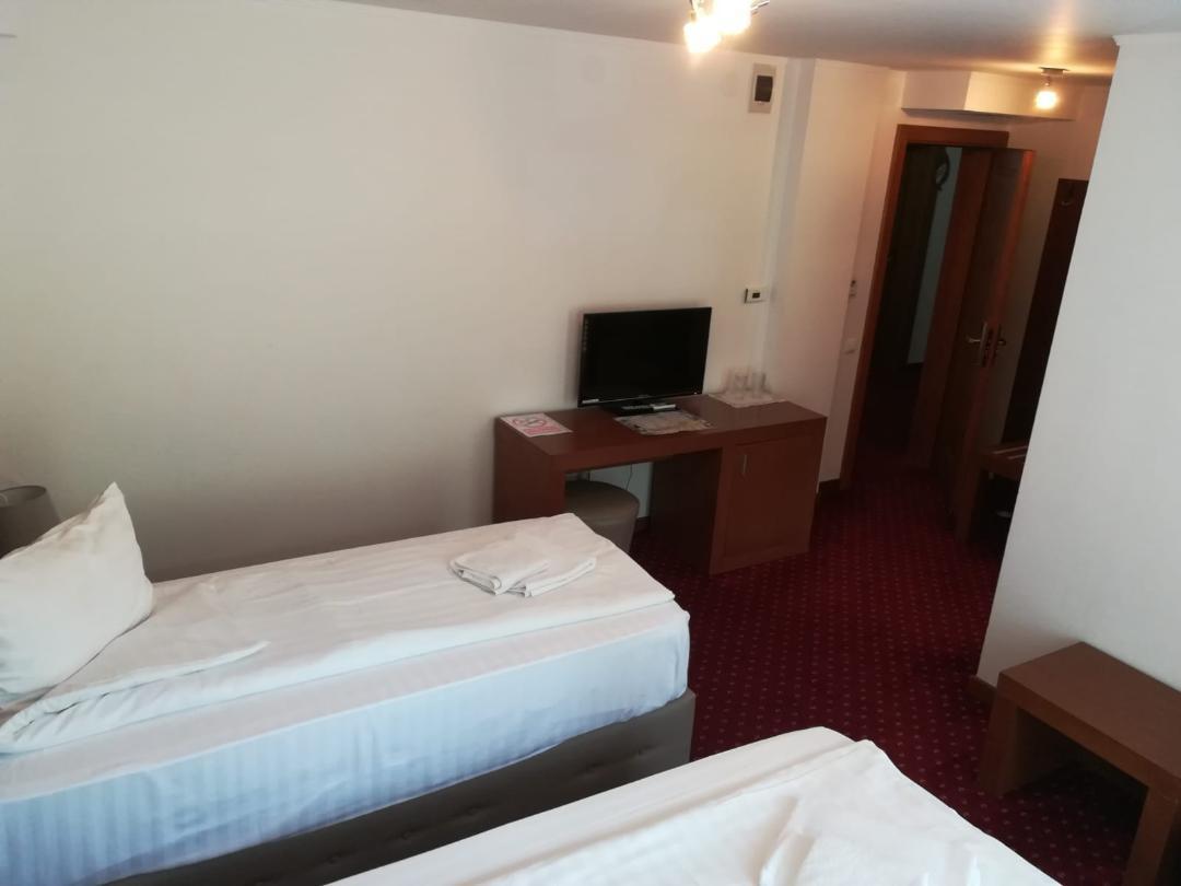 Hotel Dennis Mediaş Zewnętrze zdjęcie