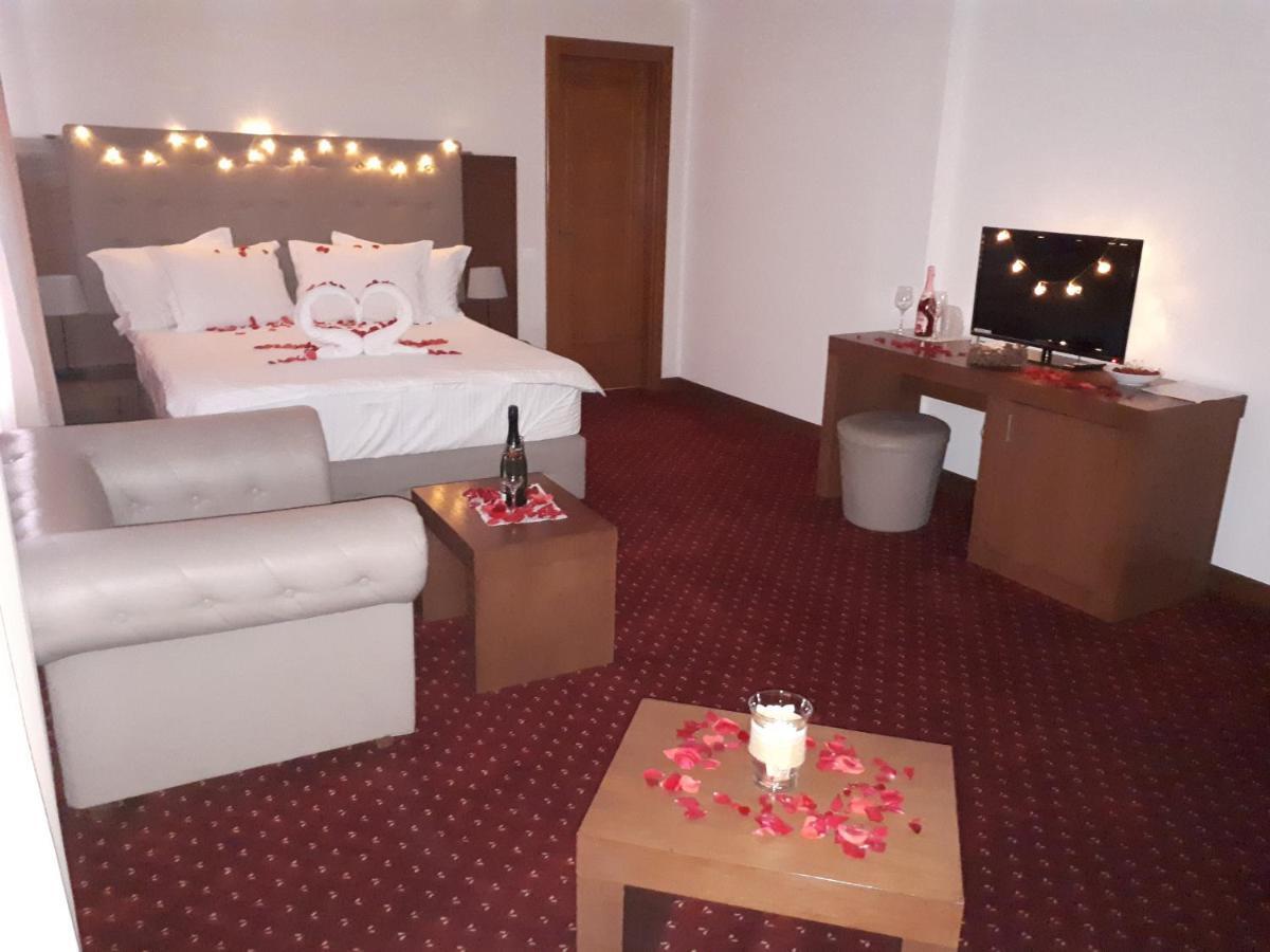 Hotel Dennis Mediaş Zewnętrze zdjęcie