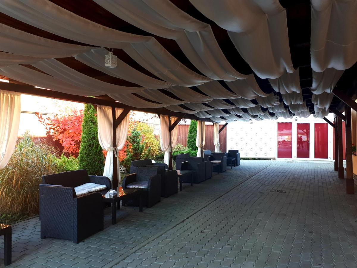 Hotel Dennis Mediaş Zewnętrze zdjęcie